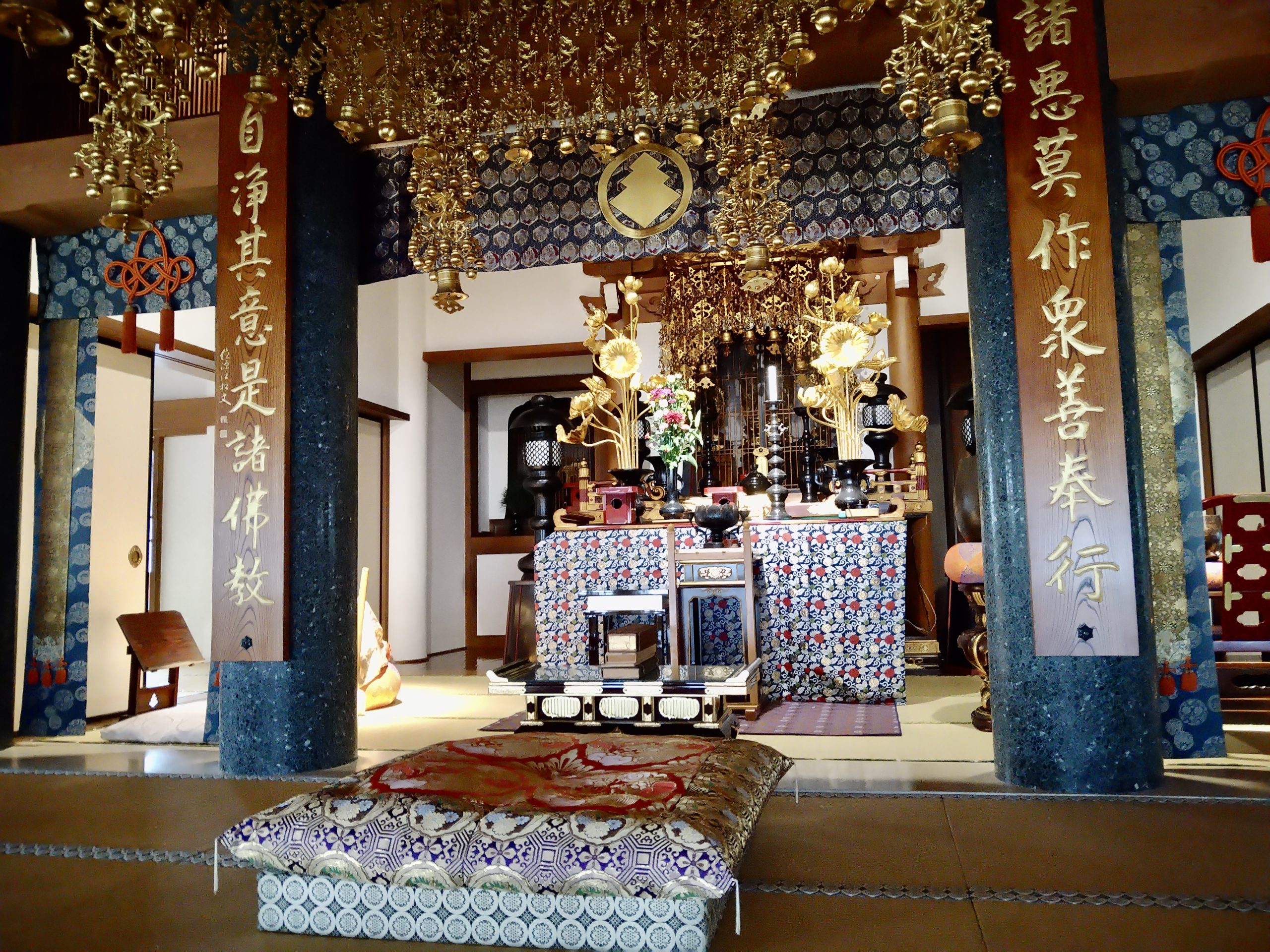 本堂内陣