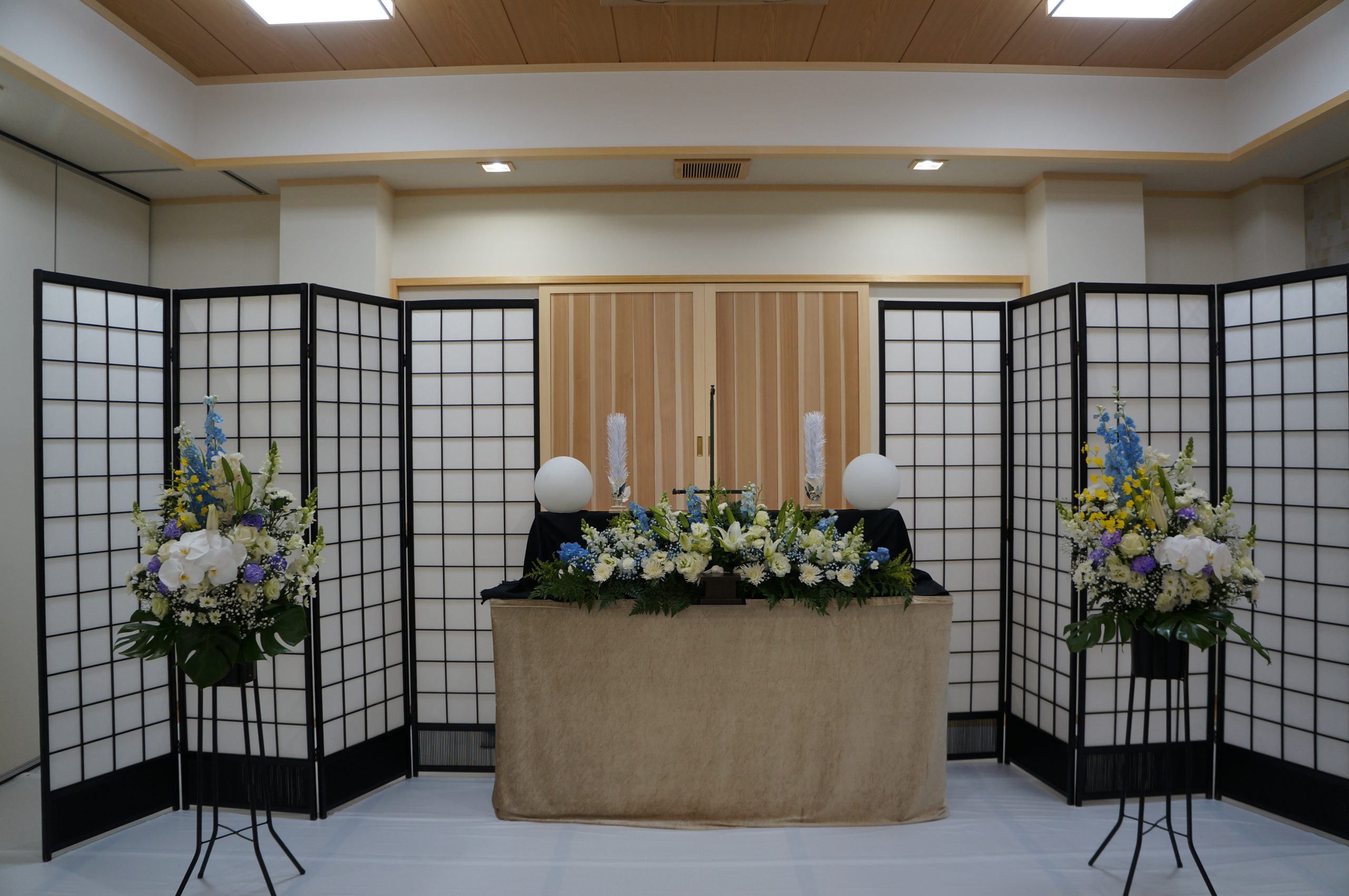 涅槃堂の祭壇の荘厳
