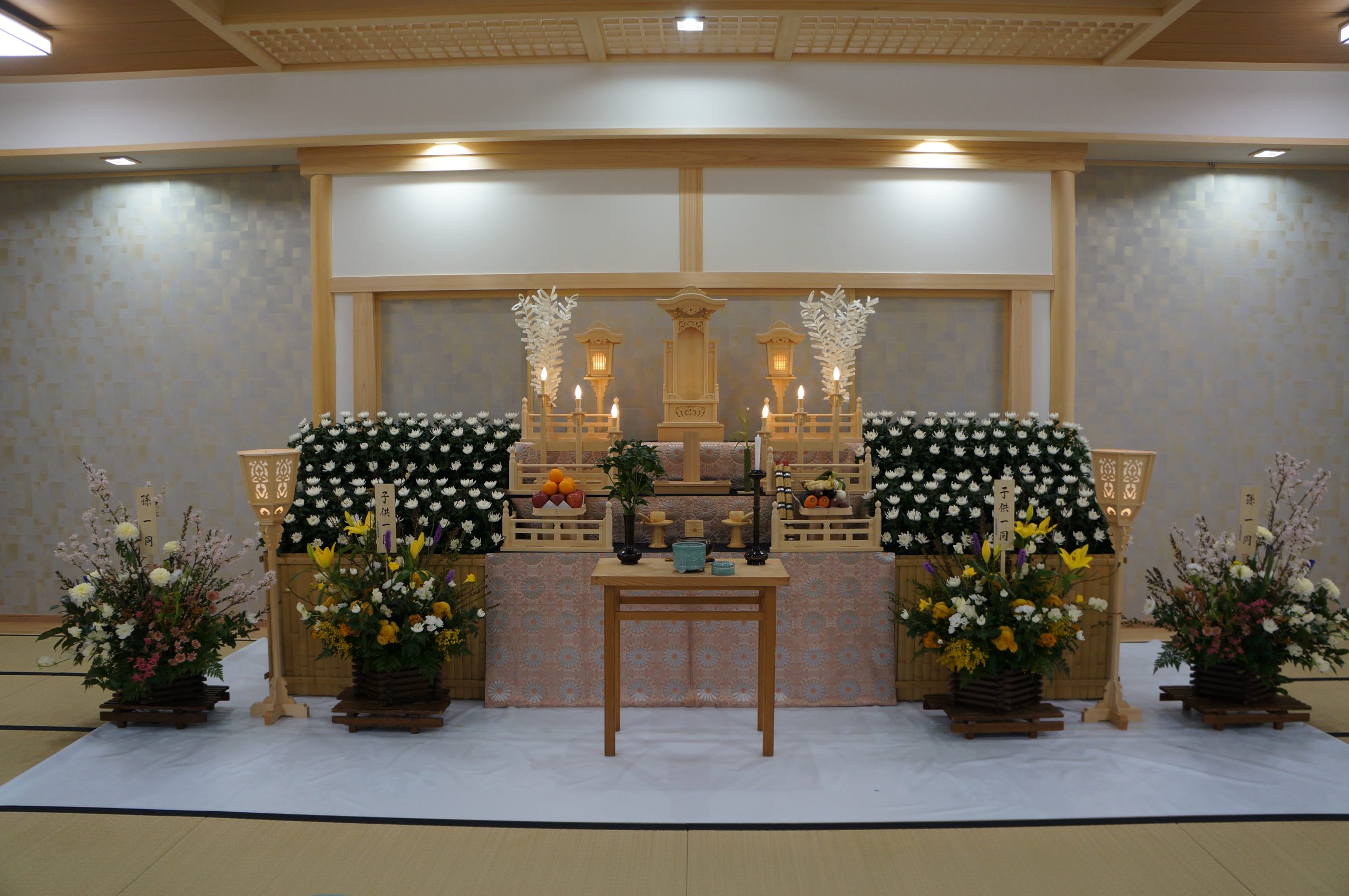 涅槃堂の祭壇の荘厳